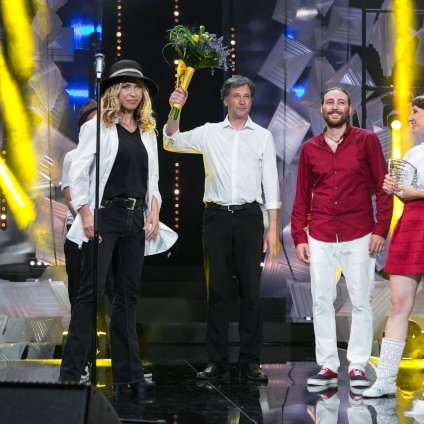 Marta Zore je skupini Proteus predala nagrado strokovne žirije za obetavnega avtorja oz. izvajalca, nagrado Danila Kocjančiča.